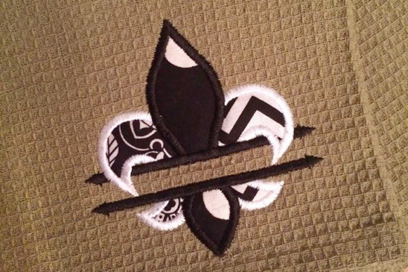 A Timeless Fleur De Lis Split for Personalized Gifts